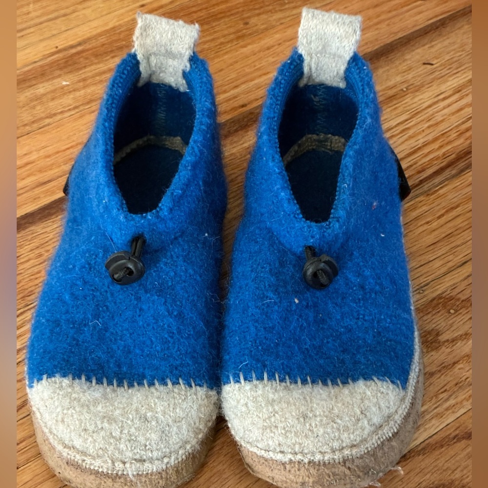 Giesswein Blue and Tan Wool Slippers size 29